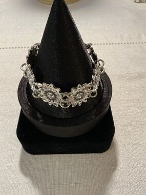 Floral Rhinestone Daisy Link Silver Tone Bracelet